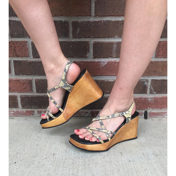 vtg y2k Faux Snakeskin WOOD Wedge PLATFORMS 10 chunky strappy peep toe sandals - Picture 1 of 10